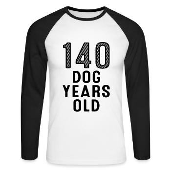 140 Chien Ans 20e Anniversaire - T-shirt baseball manches longues Homme - blanc/noir - Devant - Nik (191cm)
