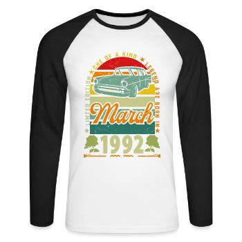 März 1992, März 1992, März 1992. - Unisex Baseballshirt langarm - Weiß/Schwarz - Vorne - Nik (191cm)