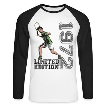 Édition limitée 1972 Édition limitée Tennis - T-shirt baseball manches longues Homme - blanc/noir - Devant - Nik (191cm)
