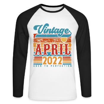April 2022, Vintage Geburtstagsgeschenk April 2022 - Unisex Baseballshirt langarm - Weiß/Schwarz - Vorne - Nik (191cm)