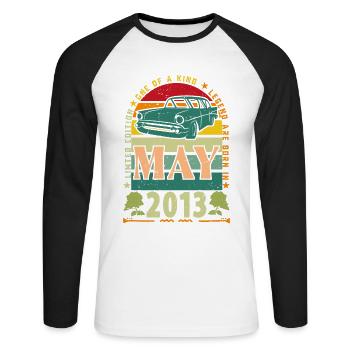 Mai 2013, Mai 2013, Mai 2013. - Unisex Baseballshirt langarm - Weiß/Schwarz - Vorne - Nik (191cm)