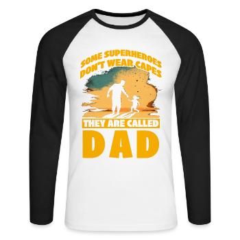 Einige Superhelden tragen keine Umhänge, wie sie genannt werden - Unisex Baseballshirt langarm - Weiß/Schwarz - Vorne - Nik (191cm)