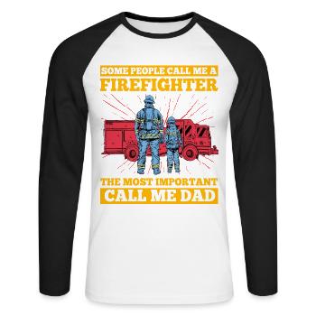 Manche Leute nennen mich am häufigsten Feuerwehrmann - Unisex Baseballshirt langarm - Weiß/Schwarz - Vorne - Nik (191cm)