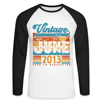 Juni 2013, Vintage Jubiläumsgeschenk Juni 2013. - Unisex Baseballshirt langarm - Weiß/Schwarz - Vorne - Nik (191cm)