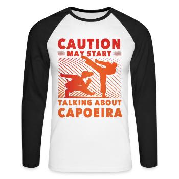 Bei Capoeira ist Vorsicht geboten - Unisex Baseballshirt langarm - Weiß/Schwarz - Vorne - Nik (191cm)
