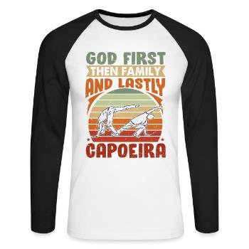 Zuerst Gott, dann die Familie und zuletzt Capoeira - Unisex Baseballshirt langarm - Weiß/Schwarz - Vorne - Nik (191cm)