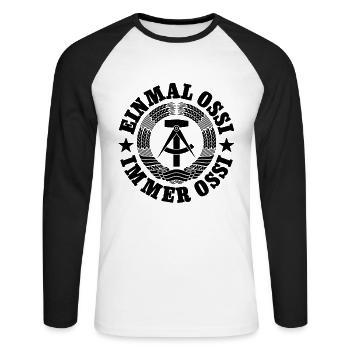 DDR Wappen, Einmal Ossi, Immer Ossi, Spruch - Unisex Baseballshirt langarm - Weiß/Schwarz - Vorne - Nik (191cm)