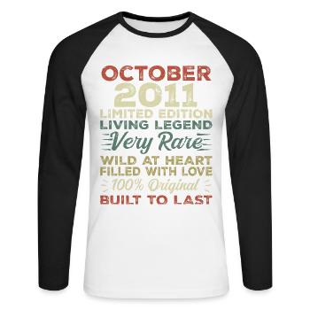 2011 Octobre 2011 Anniversaire Octobre 2011 Original - T-shirt baseball manches longues Homme - blanc/noir - Devant - Nik (191cm)