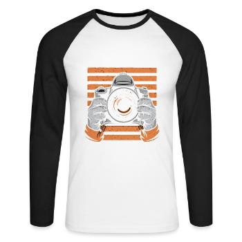 Never underestimate an old man with a camera - Unisex Long Sleeve Baseball T-Shirt - white/black - Front - Nik (191cm)
