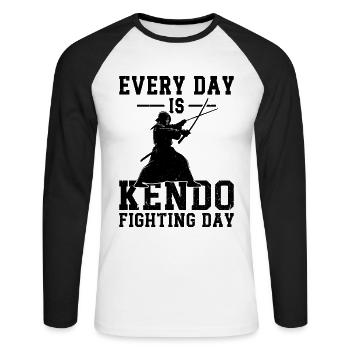 Chaque jour est un jour de combat de Kendo - Kendo japonais - T-shirt baseball manches longues Homme - blanc/noir - Devant - Nik (191cm)