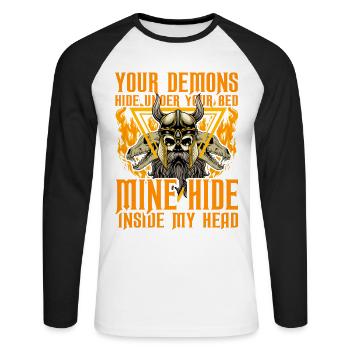 Deine Dämonen verstecken sich unter deinem Bett, mein Versteck im Inneren - Unisex Baseballshirt langarm - Weiß/Schwarz - Vorne - Nik (191cm)