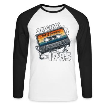 40ème Anniversaire Millésime Janvier 1985 Cassette 85 - T-shirt baseball manches longues Homme - blanc/noir - Devant - Nik (191cm)