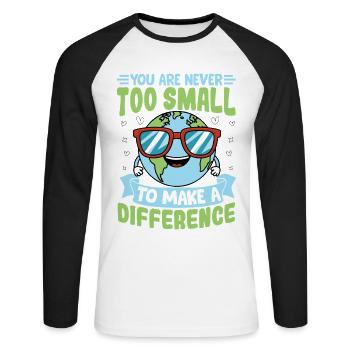 Sie sind nie zu klein, um etwas zu bewirken - Unisex Baseballshirt langarm - Weiß/Schwarz - Vorne - Nik (191cm)