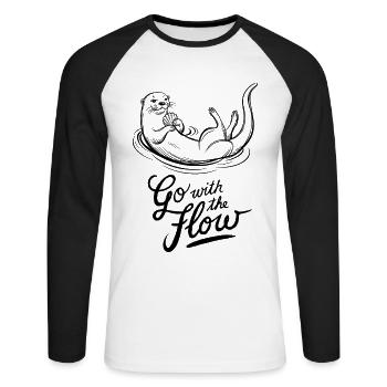 Entspanntes Otter Motiv: Go With The Flow - Unisex Baseballshirt langarm - Weiß/Schwarz - Vorne - Nik (191cm)