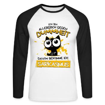 Allergisch gegen Dummheit – Sarkasmus Katze - Unisex Baseballshirt langarm - Weiß/Schwarz - Vorne - Nik (191cm)