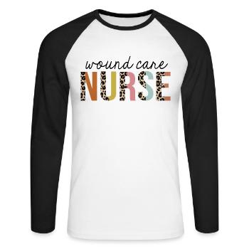 Infirmière en soins des plaies Léopard Imprimer IA autorisée - T-shirt baseball manches longues Homme - blanc/noir - Devant - Nik (191cm)