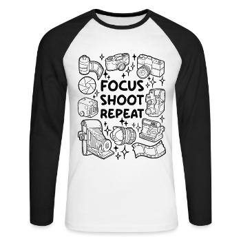 Foyer. Tirer. Répéter. – Photographie analogique - T-shirt baseball manches longues Homme - blanc/noir - Devant - Nik (191cm)