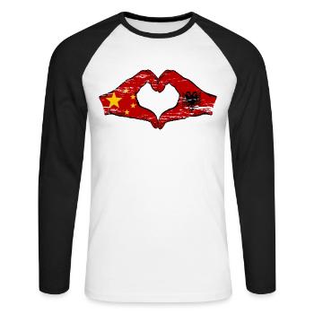 Chine Albanie Drapeau Mains Coeur Forme Utilisé - T-shirt baseball manches longues Homme - blanc/noir - Devant - Nik (191cm)