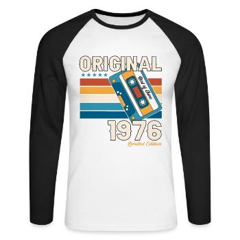 47. Geburtstag Mann Juni Jahrgang 1976 Kassette - Unisex Baseballshirt langarm - Weiß/Schwarz - Vorne - Nik (191cm)