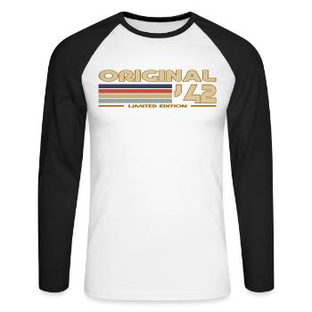 1942 - Unisex Baseballshirt langarm - Weiß/Schwarz - Vorne - Nik (191cm)