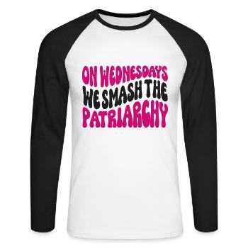 Le mercredi, nous brisons le patriarcat - T-shirt baseball manches longues Homme - blanc/noir - Devant - Nik (191cm)