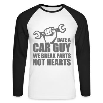 Sortez avec un gars de voiture, nous cassons des pièces pas des cœurs - T-shirt baseball manches longues Homme - blanc/noir - Devant - Nik (191cm)