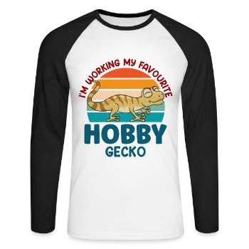 I'm working my favourite hobby Gecko - Unisex Baseballshirt langarm - Weiß/Schwarz - Vorne - Nik (191cm)