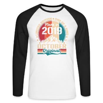 Oktober 2019 Geburtstagsgeschenk 2019 Oktober - Unisex Baseballshirt langarm - Weiß/Schwarz - Vorne - Nik (191cm)