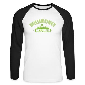 Milwaukee Stadt im Bundesstaat Wisconsin - Unisex Baseballshirt langarm - Weiß/Schwarz - Vorne - Nik (191cm)