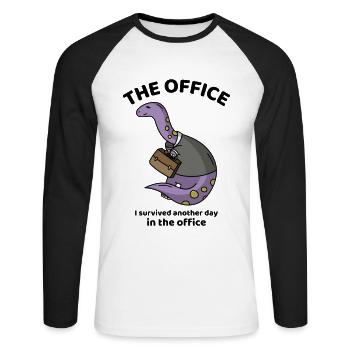 I survived another day in the office - The office - Unisex Baseballshirt langarm - Weiß/Schwarz - Vorne - Nik (191cm)