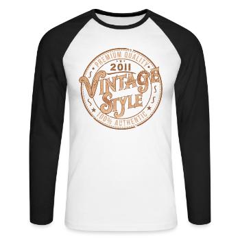Jahrgang 2011 Geburtstagsgeschenk 2011 Retro 2011 - Unisex Baseballshirt langarm - Weiß/Schwarz - Vorne - Nik (191cm)
