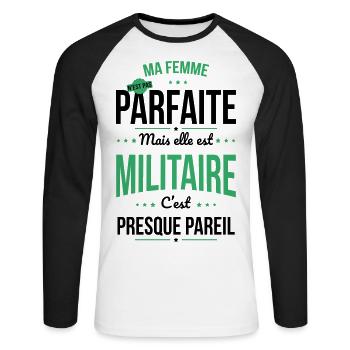 Ma femme pas parfaite mais elle est militaire - T-shirt baseball manches longues Homme - blanc/noir - Devant - Nik (191cm)
