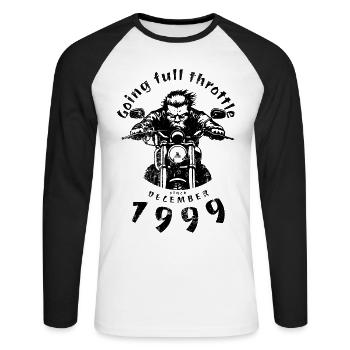 25. Geburtstag Going full throttle since 12/1999 - Unisex Baseballshirt langarm - Weiß/Schwarz - Vorne - Nik (191cm)