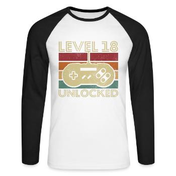Level 18 freigeschaltetes Geburtstagsgeschenk 18 Jahre - Unisex Baseballshirt langarm - Weiß/Schwarz - Vorne - Nik (191cm)