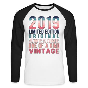 Edition limitée depuis 2019 Anniversaire Millésime 2019 - T-shirt baseball manches longues Homme - blanc/noir - Devant - Nik (191cm)
