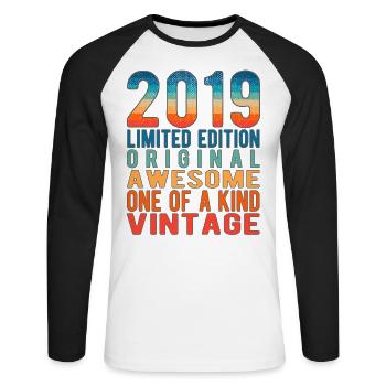 Edition limitée depuis 2019 Anniversaire Millésime 2019 - T-shirt baseball manches longues Homme - blanc/noir - Devant - Nik (191cm)