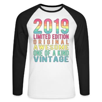 Edition limitée depuis 2019 Anniversaire Millésime 2019 - T-shirt baseball manches longues Homme - blanc/noir - Devant - Nik (191cm)