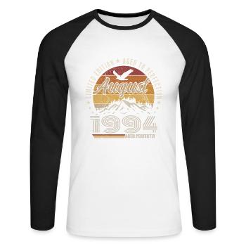 August 1994 Retro Jubiläum August 1994 August 1994 - Unisex Baseballshirt langarm - Weiß/Schwarz - Vorne - Nik (191cm)