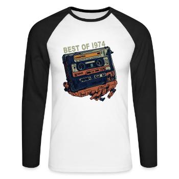 Vintage 1974 1974 Kassette - Jahrgang seit 1974 - Unisex Baseballshirt langarm - Weiß/Schwarz - Vorne - Nik (191cm)