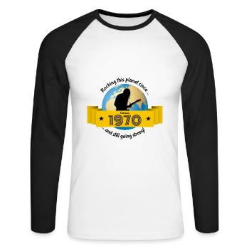 55. Geburtstag Rocking this planet since 02/1970 - Unisex Baseballshirt langarm - Weiß/Schwarz - Vorne - Nik (191cm)