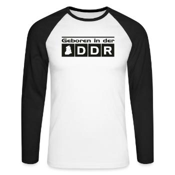 Geboren in der DDR - Unisex Baseballshirt langarm - Weiß/Schwarz - Vorne - Nik (191cm)