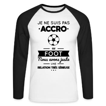 Pas accro au foot - Relation sérieuse - T-shirt baseball manches longues Homme - blanc/noir - Devant - Nik (191cm)