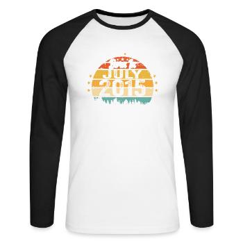 2015 Juli - Jahre Großartigkeit seit Juli 2015 - Unisex Baseballshirt langarm - Weiß/Schwarz - Vorne - Nik (191cm)