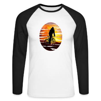 Fahrradfahrer bei Sonnenuntergang - Geschenkidee - Unisex Baseballshirt langarm - Weiß/Schwarz - Vorne - Nik (191cm)