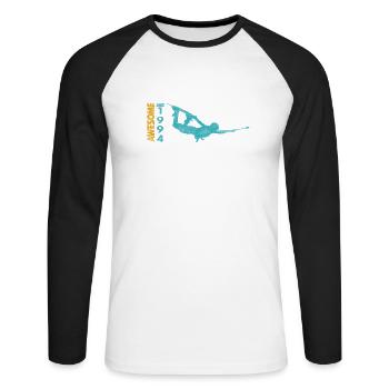 Awesome since 1994. Wakeboard Lifestyle - Unisex Baseballshirt langarm - Weiß/Schwarz - Vorne - Nik (191cm)