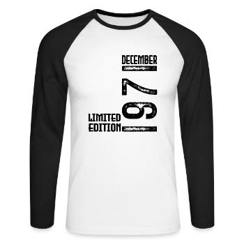 Geburtstagsgeschenk Dezember 1971. Dezember 1971. - Unisex Baseballshirt langarm - Weiß/Schwarz - Vorne - Nik (191cm)