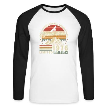Vintage 1976 - Born Legend - Unisex Baseballshirt langarm - Weiß/Schwarz - Vorne - Nik (191cm)