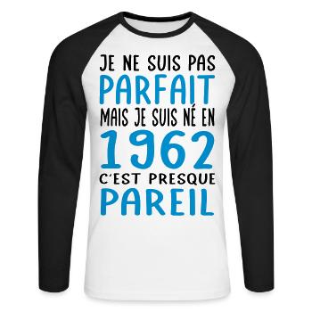 Anniversaire 60 ans - Pas parfait mais né en 1962 - T-shirt baseball manches longues Homme - blanc/noir - Devant - Nik (191cm)