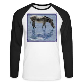 Zebra Spiegelbild - Zebras - Wildtiere in Afrika - Unisex Baseballshirt langarm - Weiß/Schwarz - Vorne - Nik (191cm)