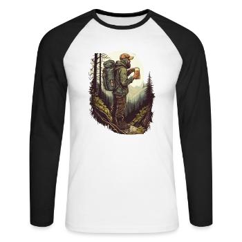 Wanderer in der Natur mit Bier bergen und Wald - Unisex Baseballshirt langarm - Weiß/Schwarz - Vorne - Nik (191cm)